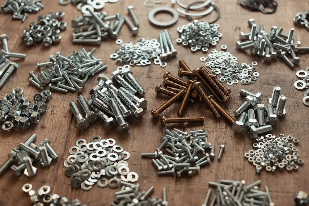 Fastening elements on a wooden table